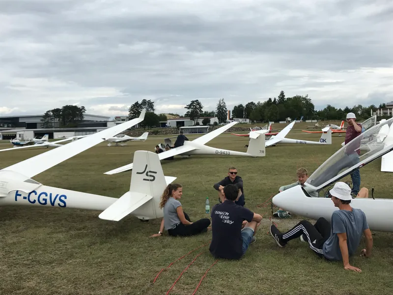 Die besten Segelflug - Junioren der Welt können kommen. Junioren Weltmeisterschaften auf dem Flugplatz Aalen-Elchingen